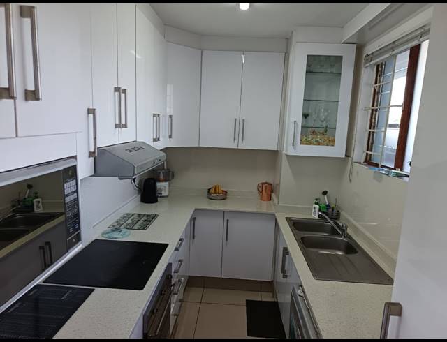 2.5 BEDROOM FLAT TO LET IN ESSENWOOD